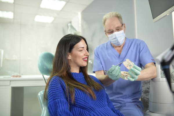 Zubar i pacijent na pregledu